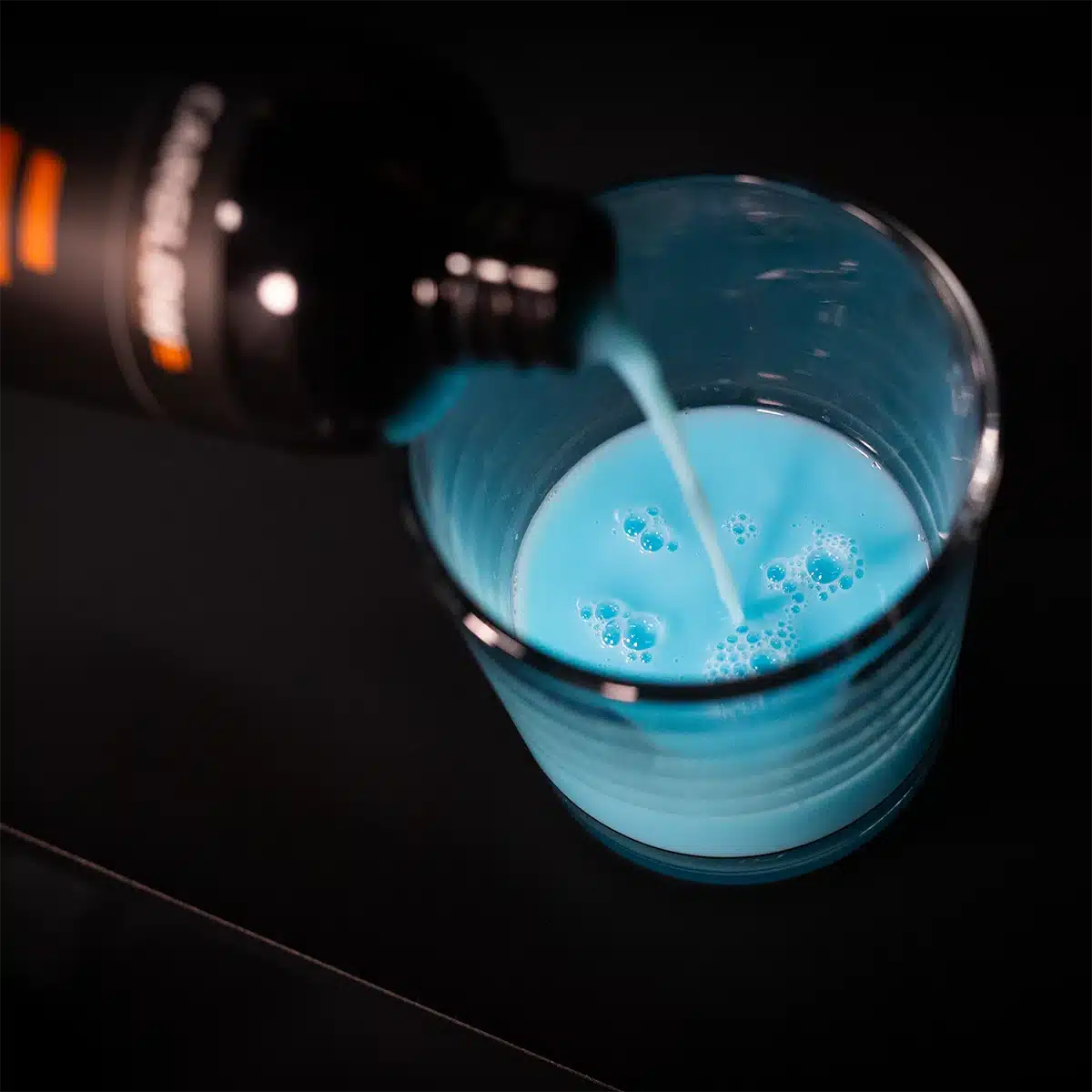 Blauwe vloeistof van CARGLOW Premium Ceramic Coating