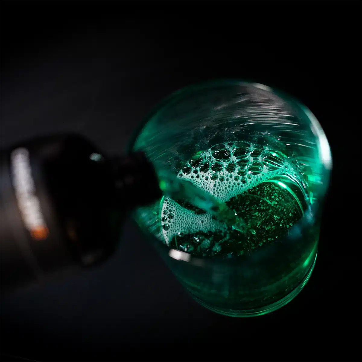 CARGLOW Premium Snow Foam vloeistof in een glas